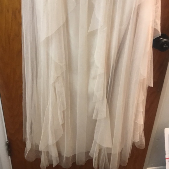 Vera Wang White Line Dress - Picture 2 of 5